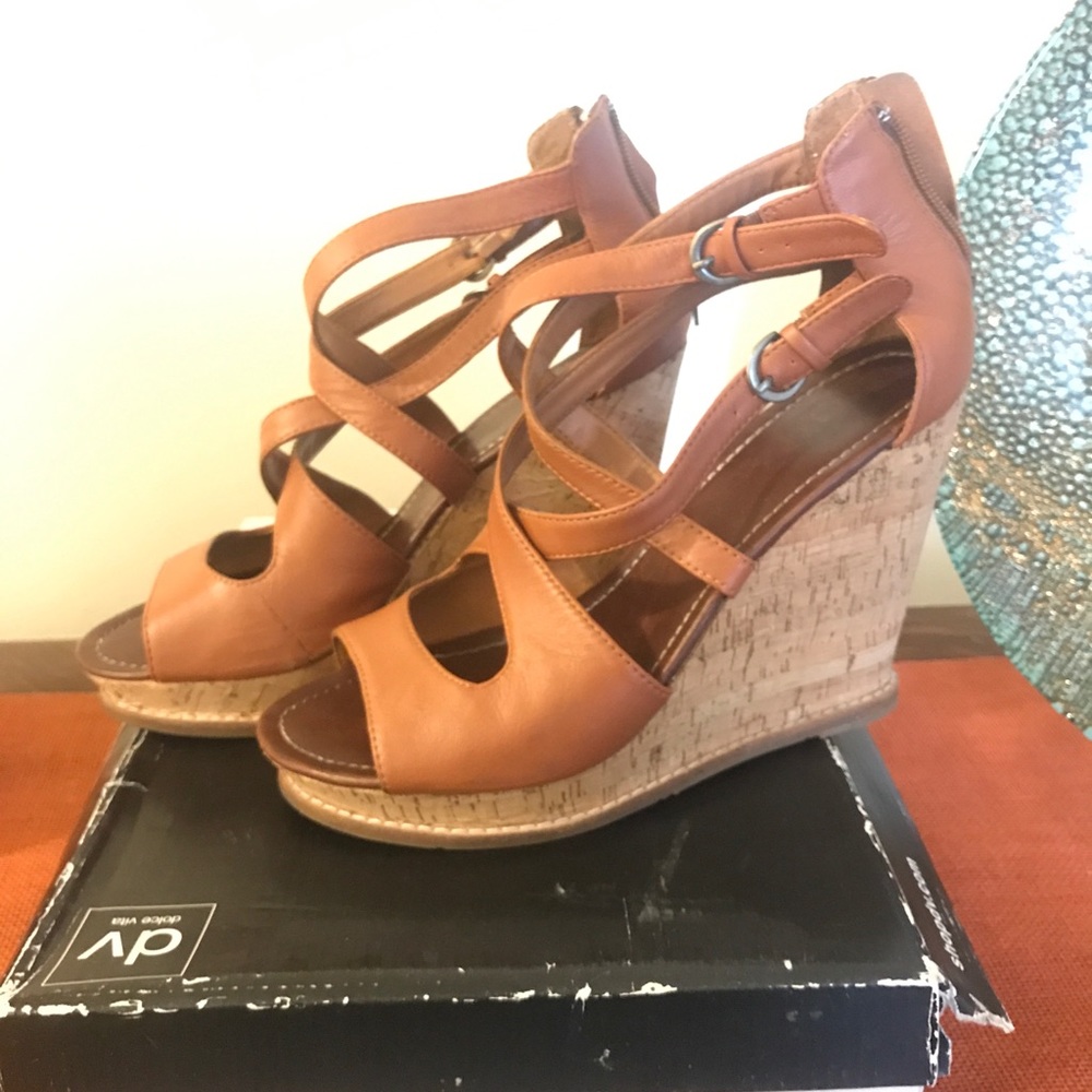DV Cognac Wedges